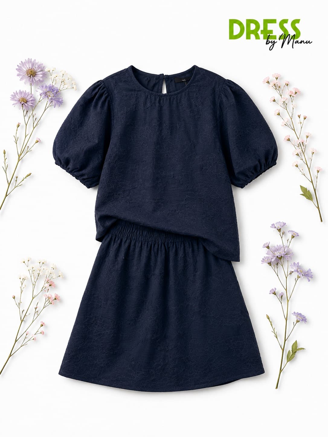 Dunkelblaues Damen-Outfit bei DRESS by Manu